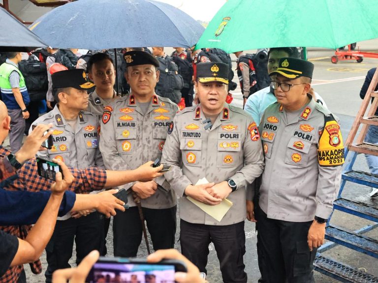 Polri Kerahkan 3 Pesawat, 5 Helikopter, dan 9 Kapal untuk Percepatan Bantuan Bencana Aceh-Sumut-Sumbar