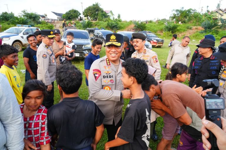 Wakapolri Tinjau Lokasi Banjir Aceh Tamiang, Pastikan Bantuan Logistik Hingga Peralatan Khusus Segera Dikirim