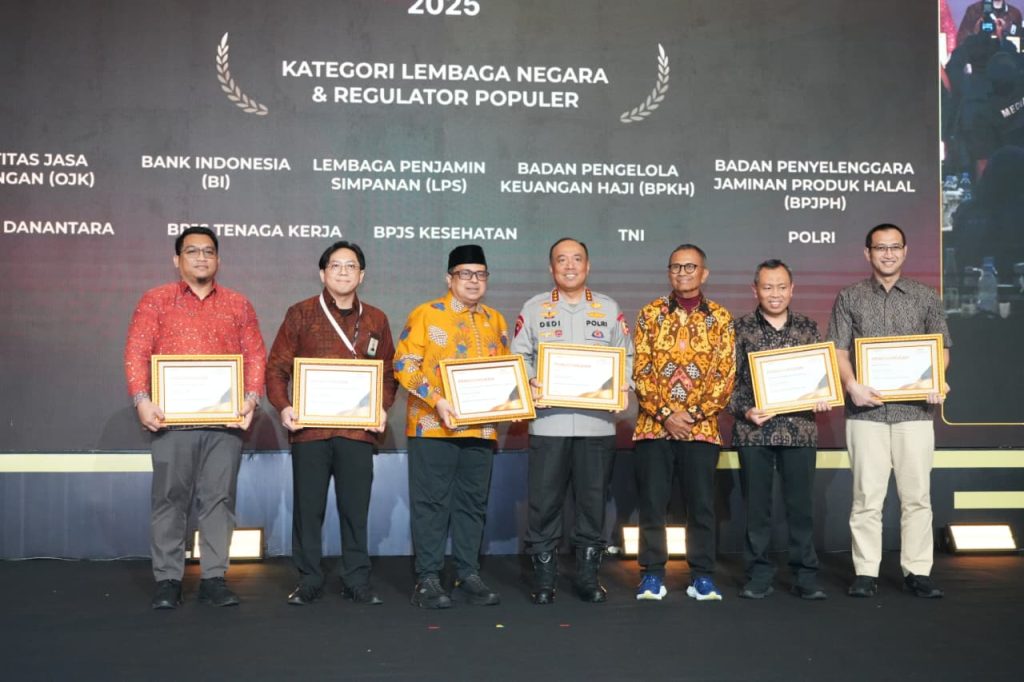 Wakapolri Terima Disway Award, Polri Tegaskan Komitmen Perkuat Kepercayaan Publik dan Sinergi Media