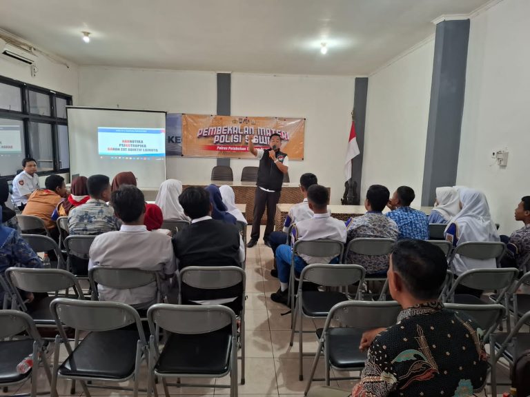 Perkuat Karakter dan Wawasan Kebangsaan, Polres Pelabuhan Tanjung Perak Beri Pembekalan Polisi Siswa 