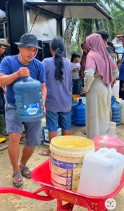 Polri Hadirkan Air Bersih Warga Terdampak Bencana Banjir di Sumatera
