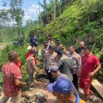 Kapolres Probolinggo Salurkan Bantuan Untuk Warga Terdampak Banjir di Tiris